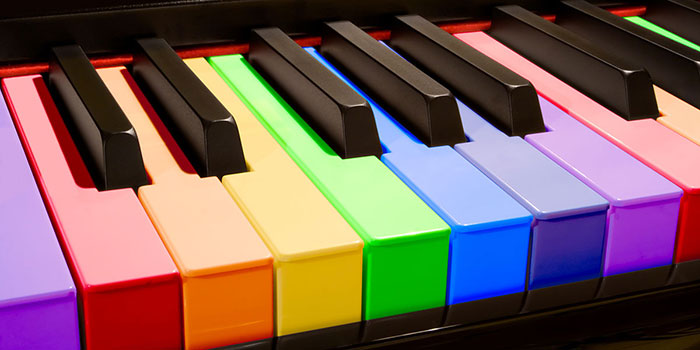 Casa di cura Prealpi, ricovero per anziani. Pianoforte con tasti colorati